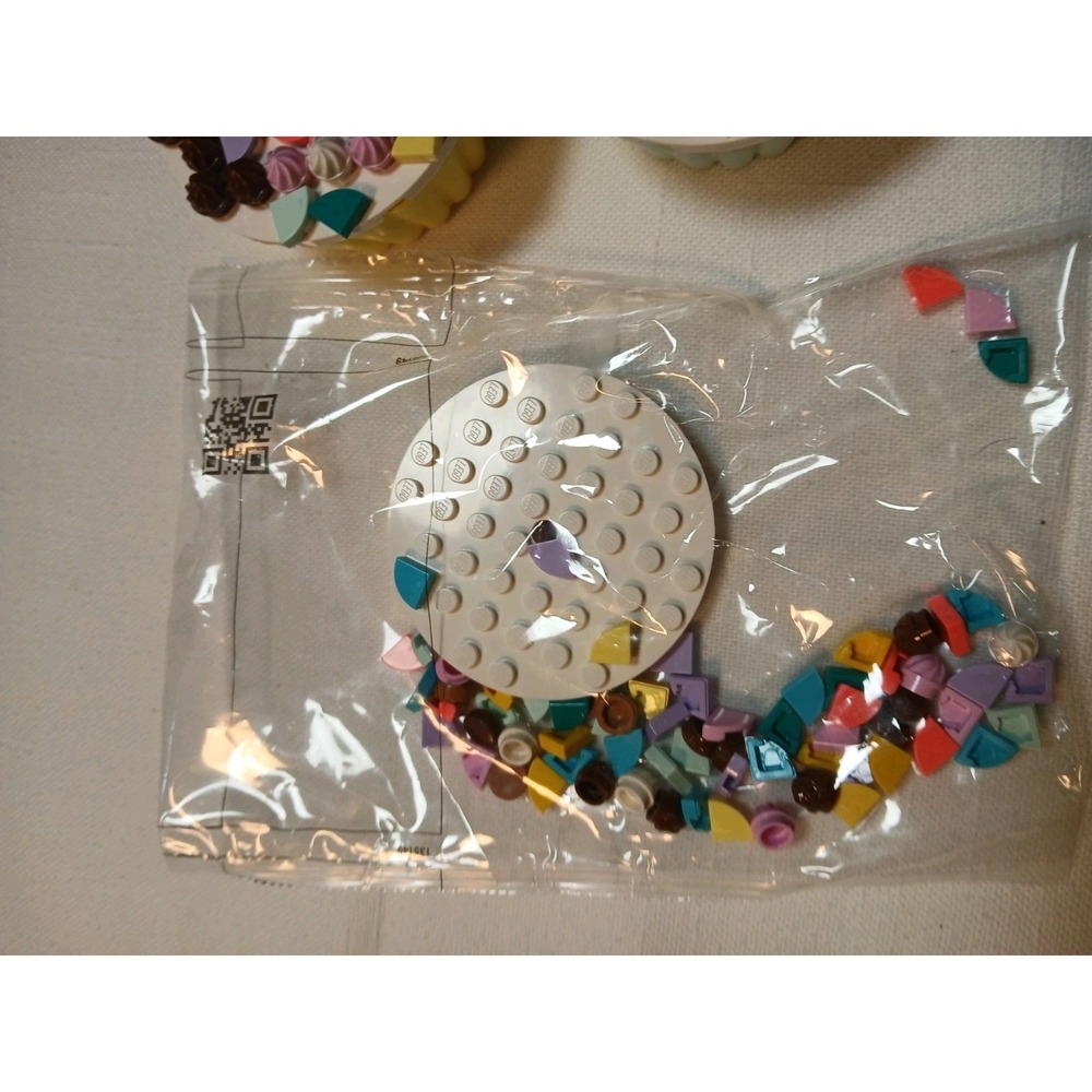 LEGO DOTS Creative Party Kit 41926 Cupcakes Lot with Bases - Picture 9 of 9